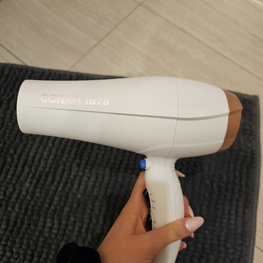 Conair Double Ceramic Hair Dryer - 1875W4 like new, white